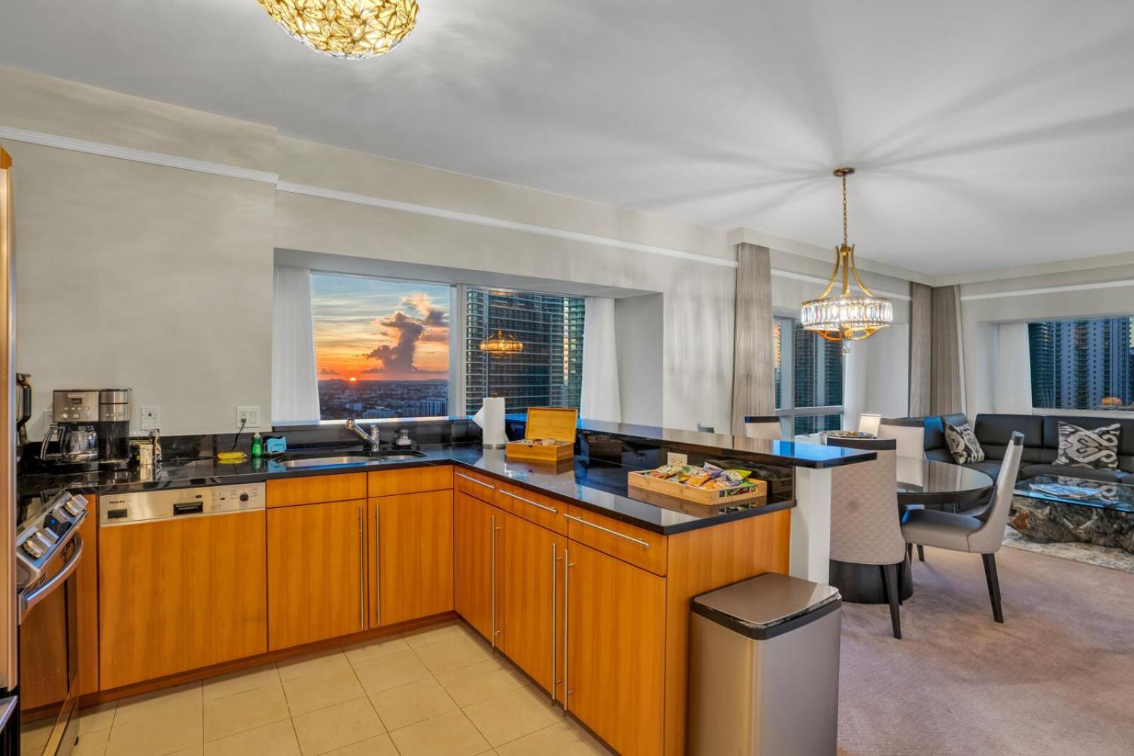 2 Bedroom Or King Studio Suites Four Seasons Hotel Miami Free Wi-Fi & Free Parking Ruang foto